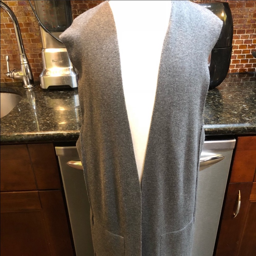 - Nikki Jones Grey Maxi Sweater Vest Small &